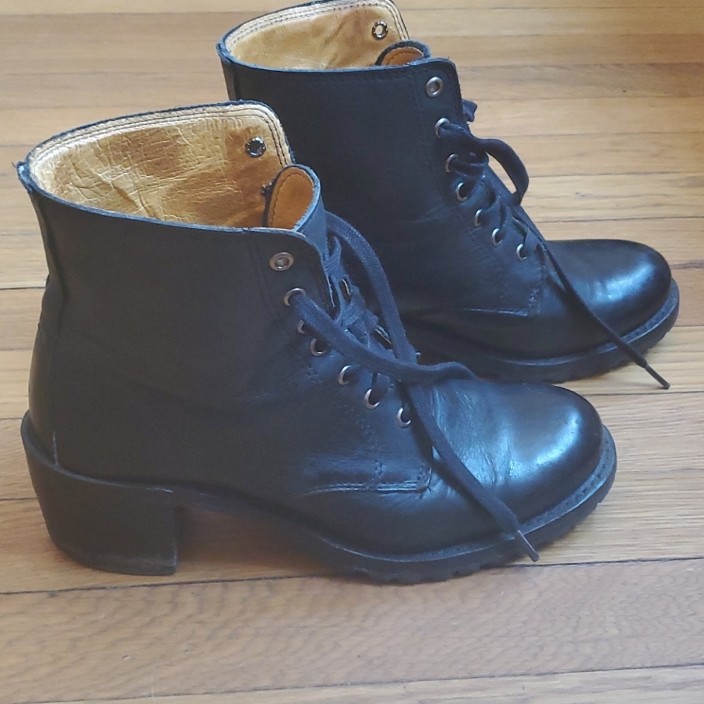 Frye Sabrina Lace Up